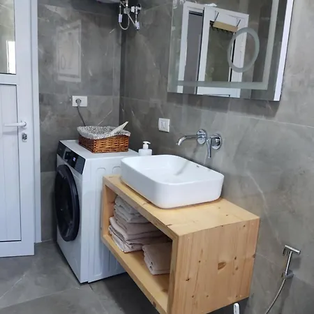 Marino's Apartment Himare